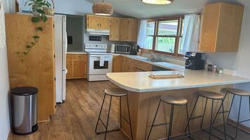 Micro-ondas, fogão, cooktop, lava-louças