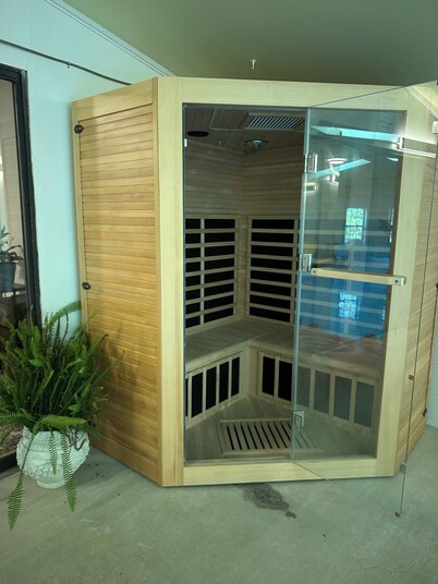 4-bedroom house in marvelous Lynchburg with private inground pool and sauna