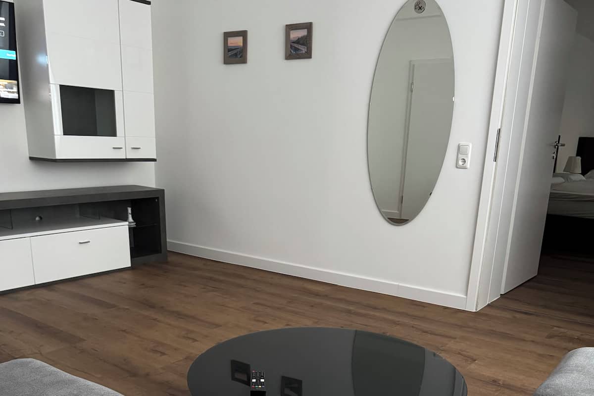 Trippelrum för familj - utsikt mot staden | Skrivbord och gratis wi-fi