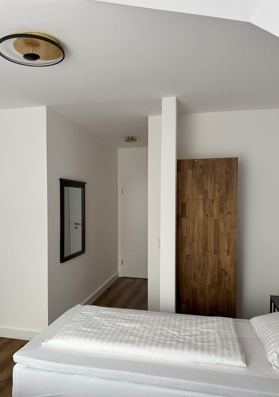 Eenvoudige Twin kamer, uitzicht op de stad | Een bureau, gratis wifi