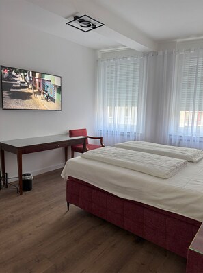 Comfort dubbelrum - utsikt mot staden | Skrivbord och gratis wi-fi