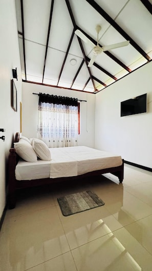 4 bedrooms, iron/ironing board, WiFi, bed sheets