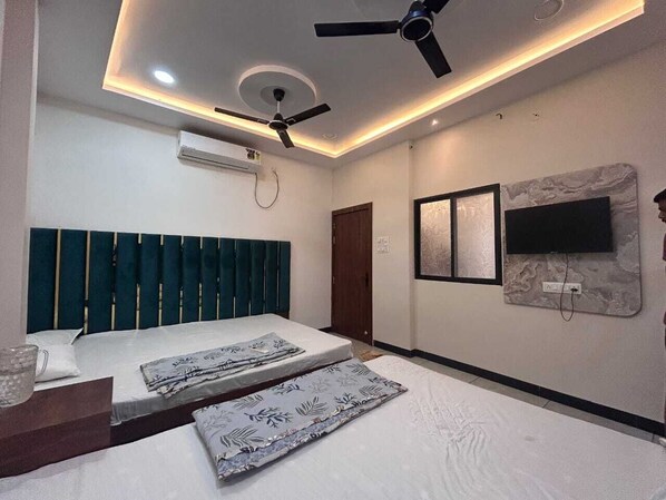 Family Double or Twin Room | In-room safe, blackout drapes, iron/ironing board, free WiFi