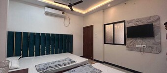 HOTEL SHREE GAJANAND PALACE