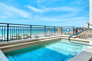 Studio, 1 suuri parisänky ja vuodesohva (Origin at Seahaven 634) | Uima-allas | Ulkouima-allas