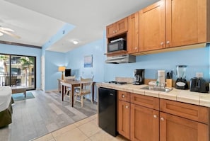 Studio, 1 King Bed with Sofa bed (Origin at Seahaven 634) | Private kitchen