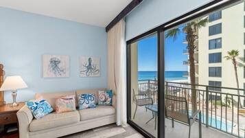 Studio, 1 King Bed with Sofa bed (Origin at Seahaven 634) | Living area