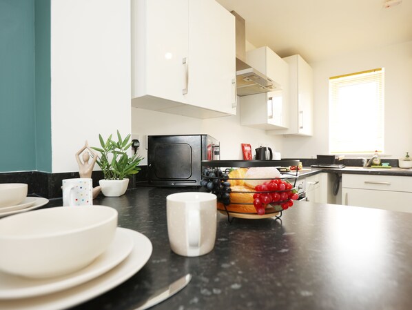 Frigorífic, microones, forn i placa de cuina 