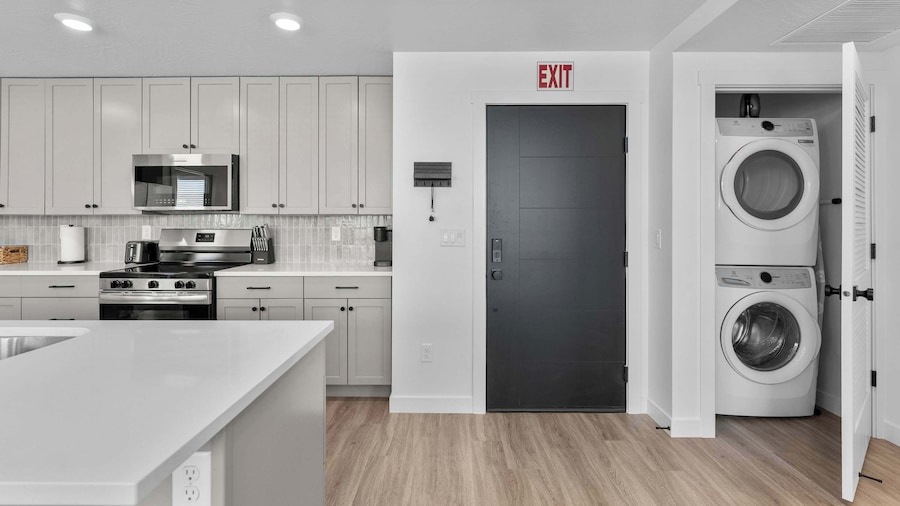 Terra Vista Stay for 8