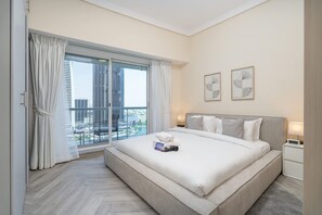 Studio | Internet - Vibrant Studio in JLT Sleeps 4 With Lake Views (Dubai)