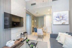 Apartment | 1 bedroom, Internet - Cosy Unit in Business Bay Sleeps 2 With Canal View (Dubai)