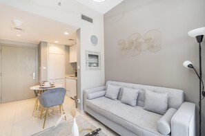 Apartment | 1 bedroom, Internet - Zada Tower Sleeps 2 With Balcony and City Views (Dubai)