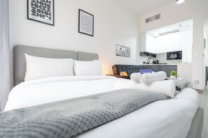 Studio | Internet - Cozy JVC Studio for 2 With Balcony (Dubai)