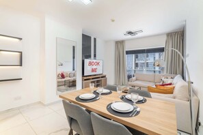 Apartment | 2 bedrooms, Internet - Chic Apartment in Marina Sleeps 4 With Canal Views (Dubai)