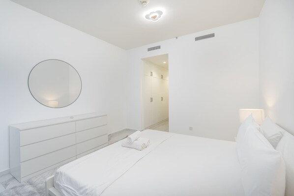 Apartment | 2 bedrooms, Internet - Chic Apartment in Marina Sleeps 4 With Canal Views (Dubai)