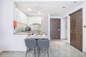 1 bedroom, Internet - Dubai South Spacious 1 bed Flat for 4 People (Dubai)