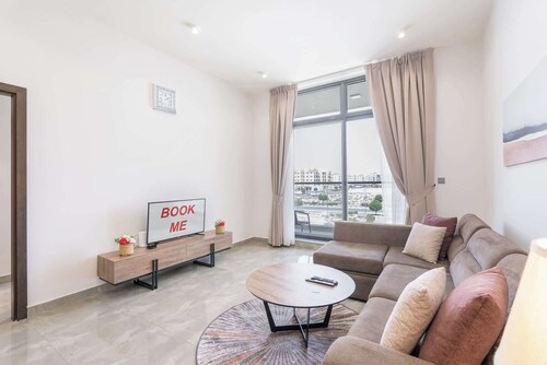 Dubai South Spacious 1 bed Flat for 4 People