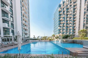 Studio | Internet - Al Jaddaf Sleeps 3 With Pool Play Area (Dubai)