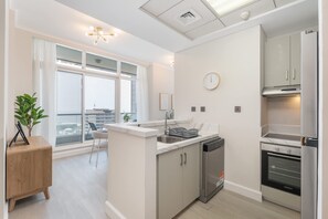 Apartment | 1 bedroom, Internet - Dubai Marina Spacious 1 bed Unit for 2 People (Dubai)