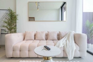 Apartment | 1 bedroom, Internet - 1 Bed Apartment in JVC Sleeps 2 With Balcony (Dubai)