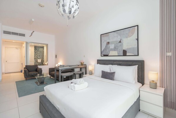 Studio | Internet - Chic Studio in Palm Jumeirah Sleeps 2 With Balcony (Dubai)