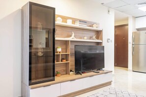 Apartment | 1 bedroom, Internet - JVC Apartment That Sleeps 4 With a Great Pool (Dubai)