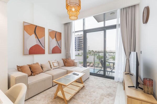 Apartment | 1 bedroom, Internet - Meydan Apartment Sleeps 2 With Pool and Balcony (Dubai)