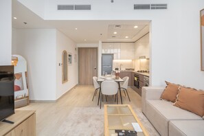 Apartment | 1 bedroom, Internet - Meydan Apartment Sleeps 2 With Pool and Balcony (Dubai)