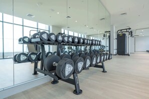 Studio | Internet - Elegant Studio at Azizi Riviera Sleeps 2 With Pool (Dubai)