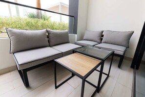 Apartment | 1 bedroom, Internet - JVC Apartment Sleeps 4 With Pool View (Dubai)