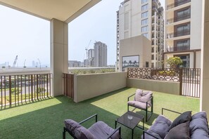 Apartment | 2 bedrooms, Internet - Dubai Creek Harbour Sleeps 4 With Swimming Pool (Dubai)