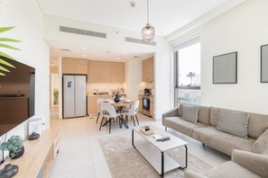 2 bedrooms, Internet - Dubai Creek Harbour Sleeps 4 With Swimming Pool (Dubai)