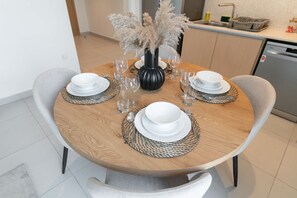 Apartment | 2 bedrooms, Internet - Dubai Creek Harbour Sleeps 4 With Swimming Pool (Dubai)