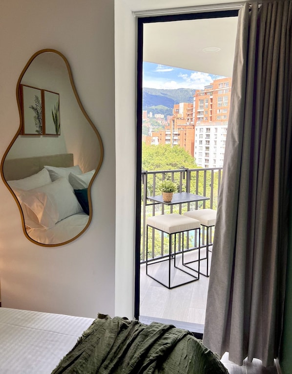 Departamento Deluxe | Caja de seguridad en la habitación y escritorio