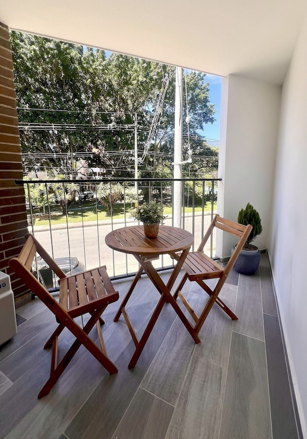 Elite Apartment | Outdoor dining