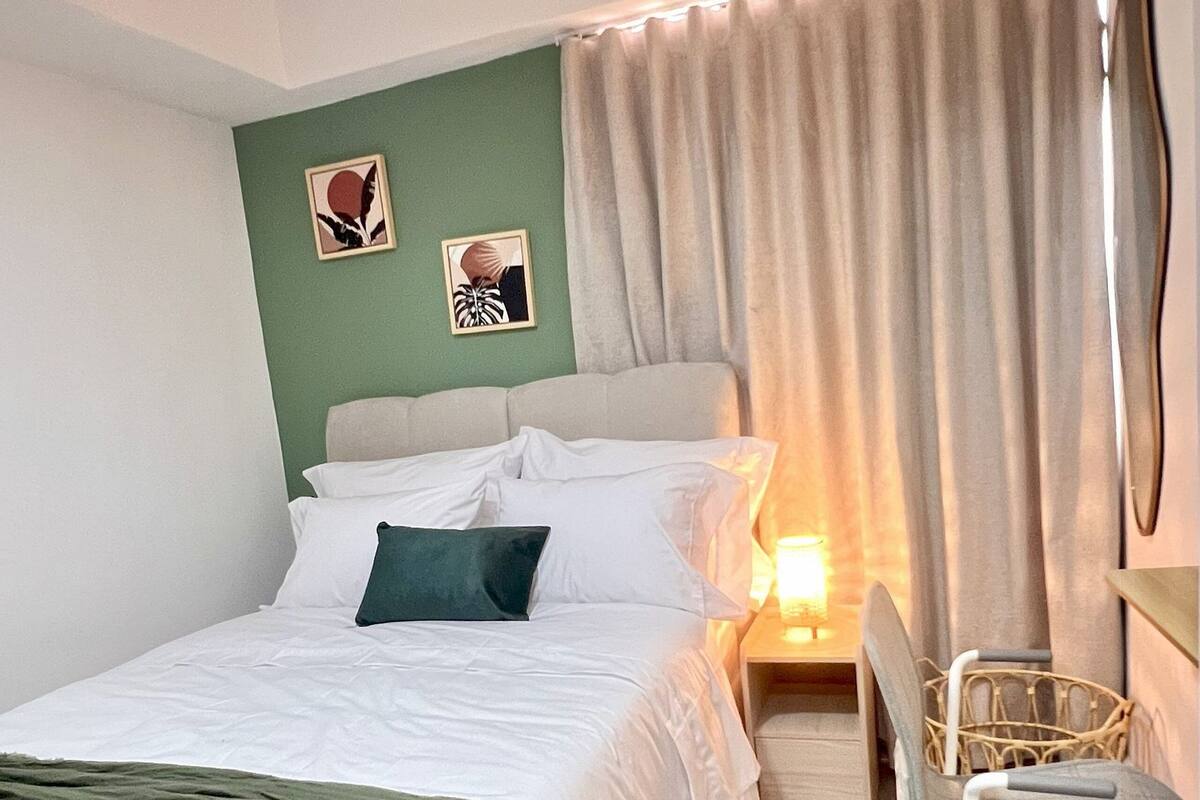 Classic Apartment | In-room safe, desk, laptop workspace, iron/ironing board