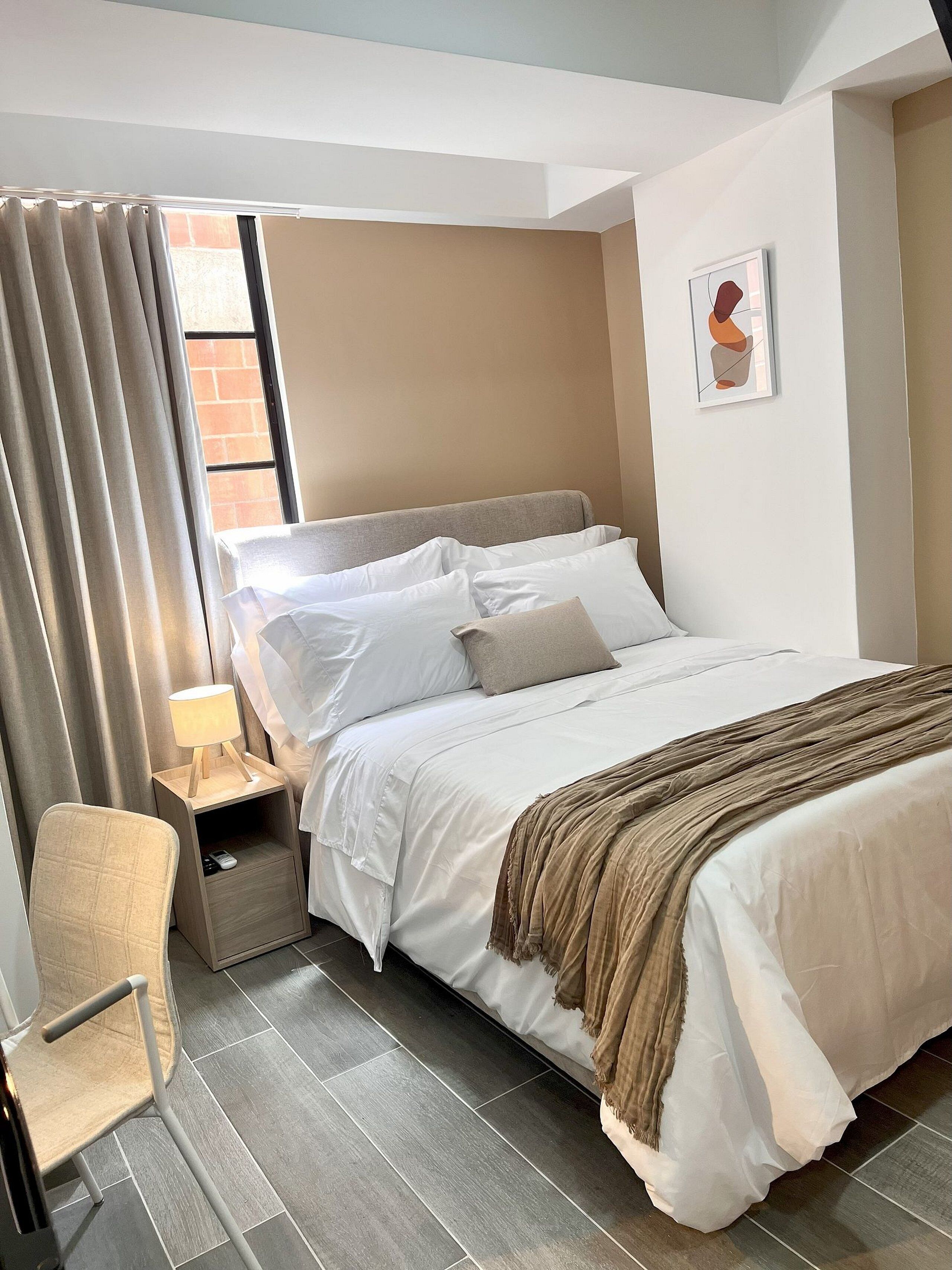 Departamento básico | Caja de seguridad en la habitación y escritorio 