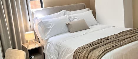 基础公寓 | 客房内保险箱、办公桌、笔记本电脑工作区、熨斗/熨衣板