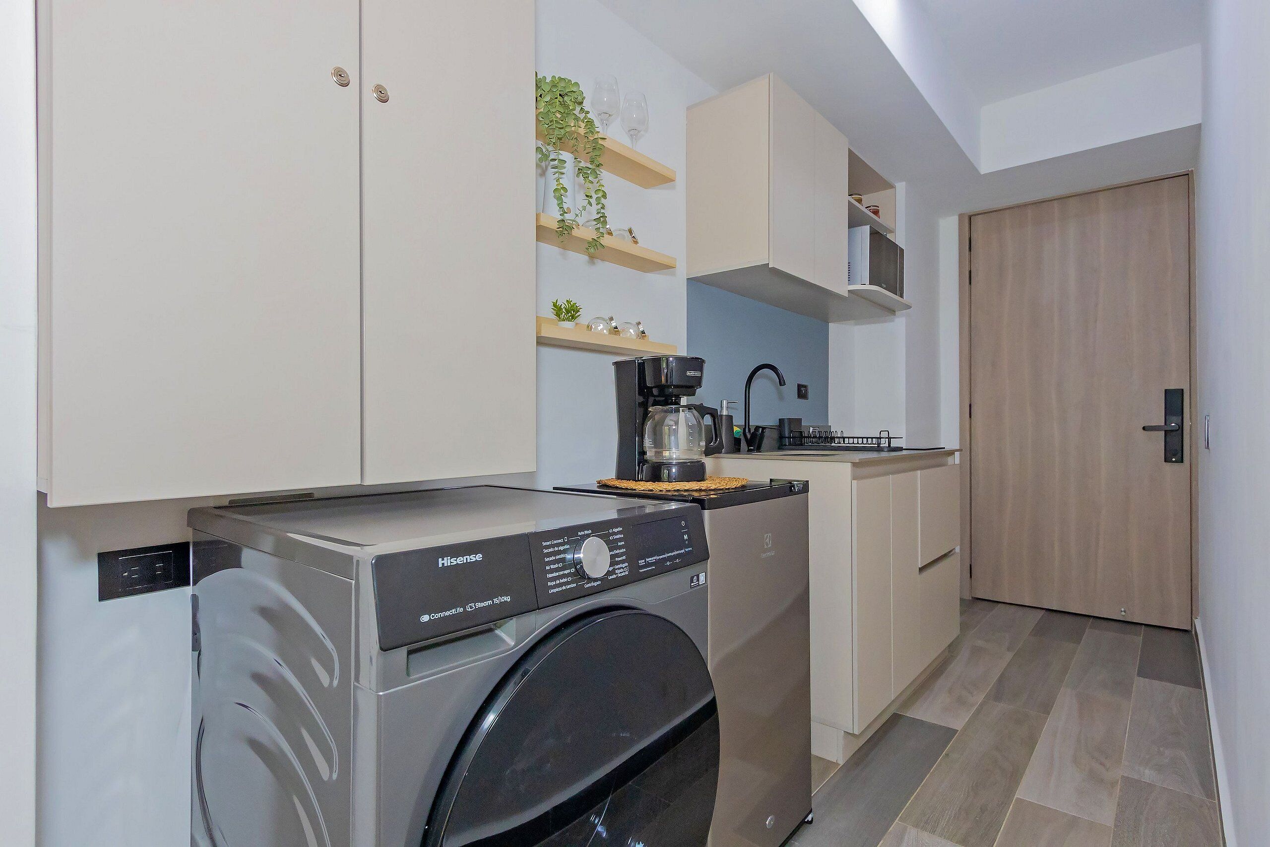 Luxury Apartment | Private kitchen | Mini-fridge, microwave, stovetop, dishwasher
