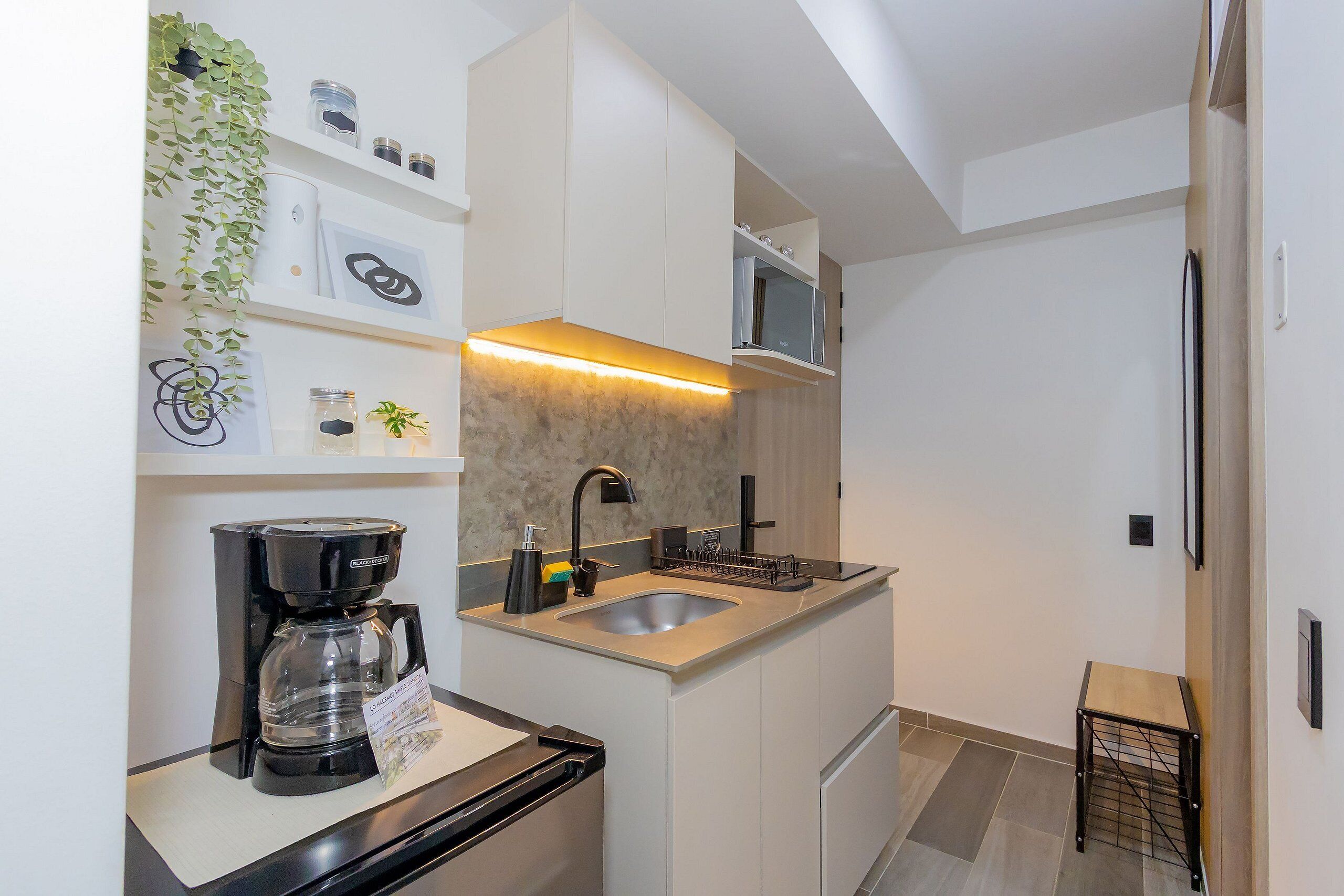 Căn hộ phong cách cổ điển | Bếp riêng | Tủ lạnh nhỏ, lò vi sóng, bếp nấu, máy rửa bát 