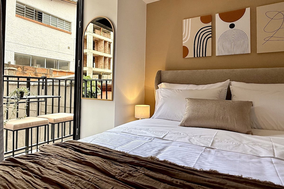 Comfort Apartment | In-room safe, desk, laptop workspace, iron/ironing board