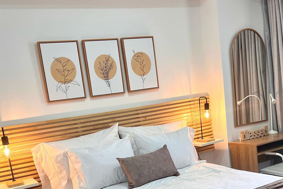 Elite Apartment | In-room safe, desk, laptop workspace, iron/ironing board