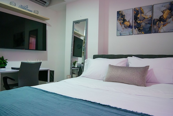 Basic Apartment | In-room safe, desk, laptop workspace, iron/ironing board