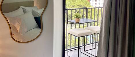 Departamento Deluxe | Caja de seguridad en la habitación y escritorio