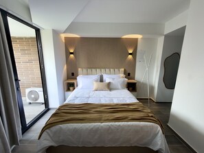 舒适公寓 | 客房内保险箱、办公桌、笔记本电脑工作区、熨斗/熨衣板