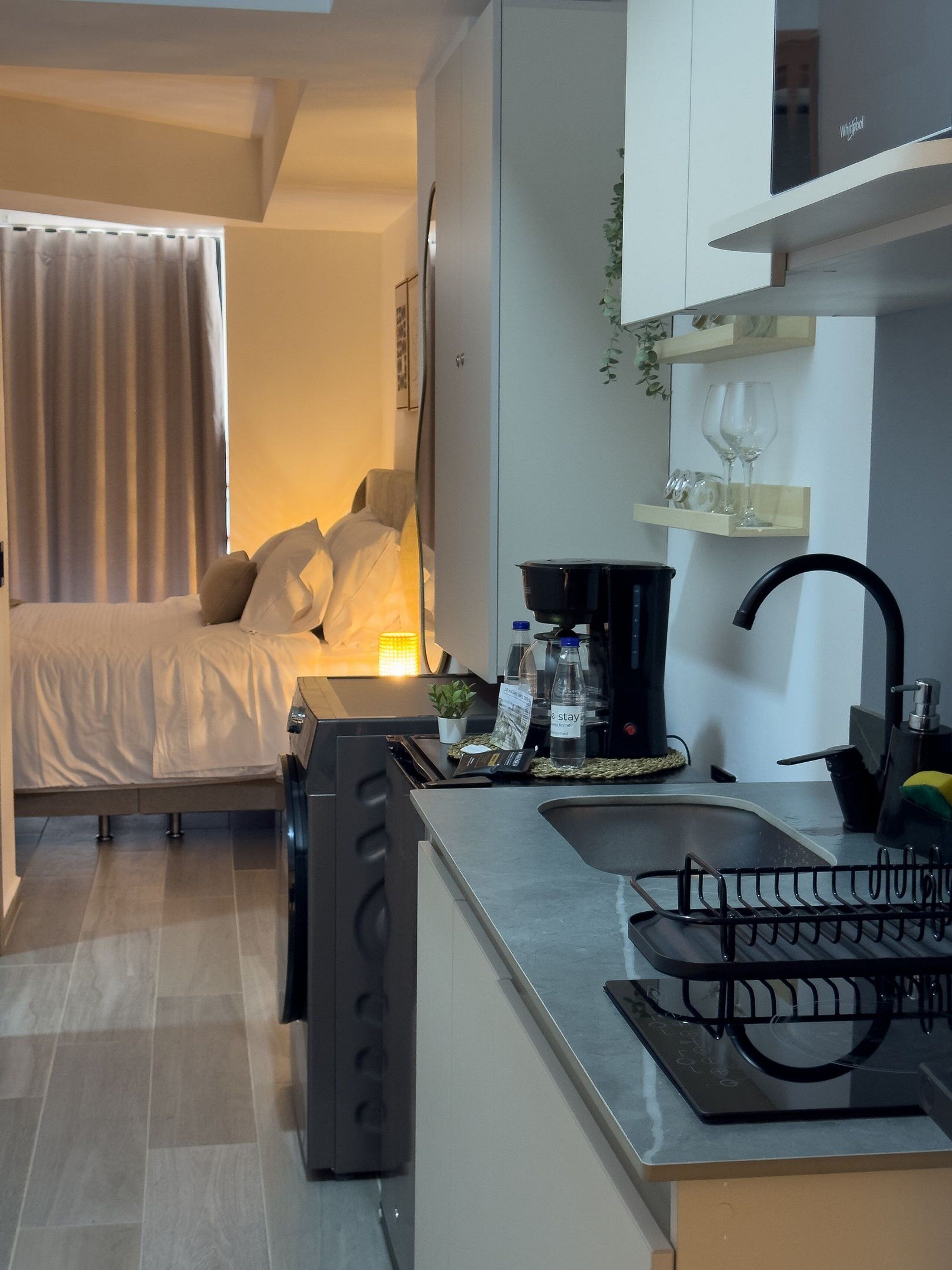 Departamento de lujo | Caja de seguridad en la habitación y escritorio 