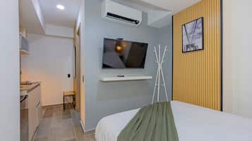 Classic Apartment | In-room safe, desk, laptop workspace, iron/ironing board