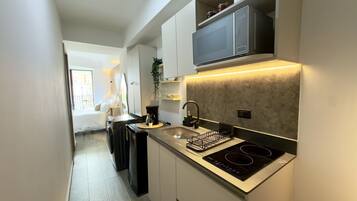 Comfort Apartment | Private kitchen | Mini-fridge, microwave, stovetop, dishwasher