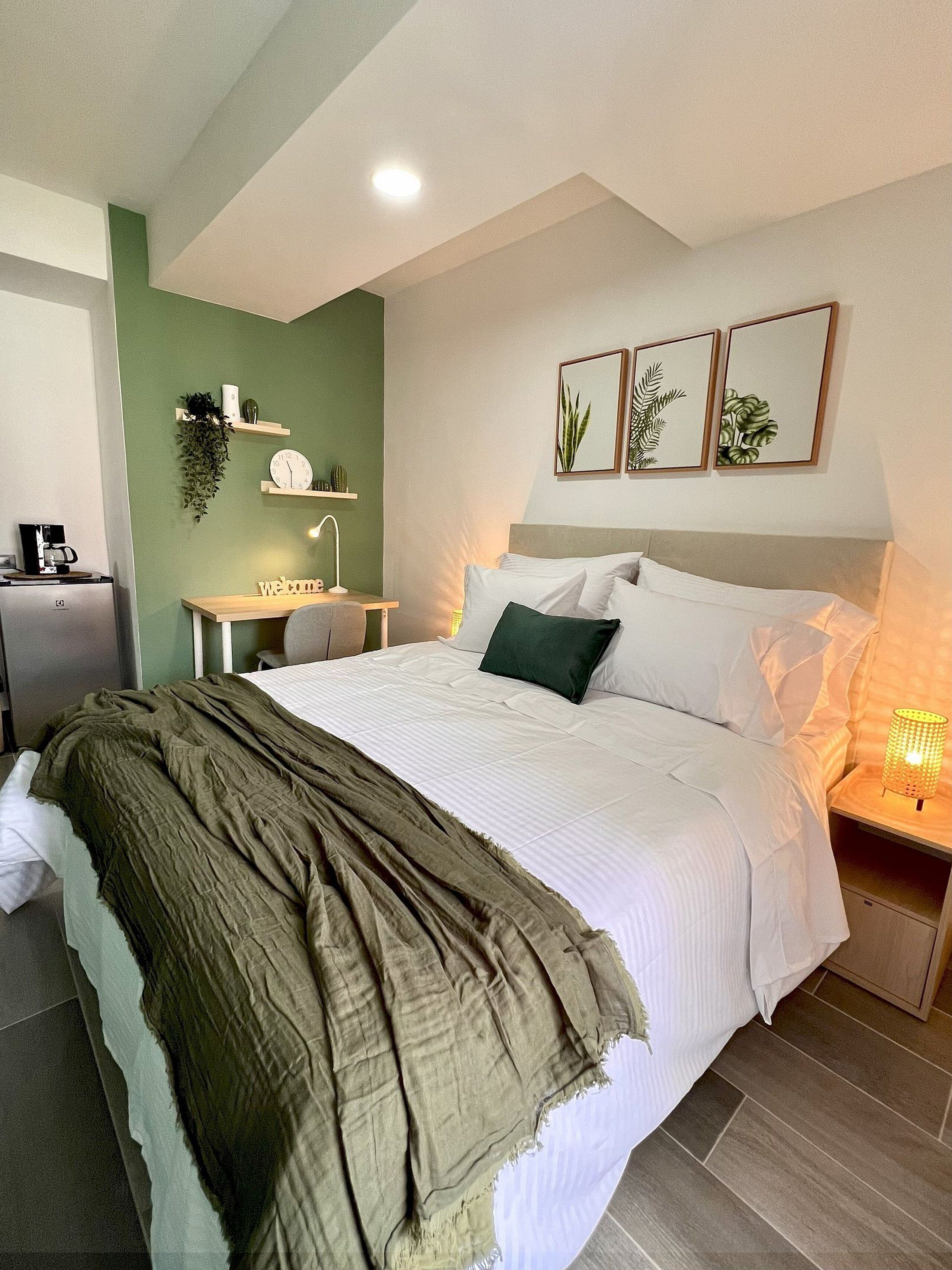 Deluxe Apartment | In-room safe, desk, laptop workspace, iron/ironing board