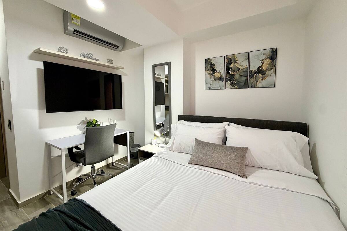 Departamento básico | Caja de seguridad en la habitación y escritorio